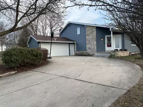 6071 W Hillside, Franklin, WI 53132