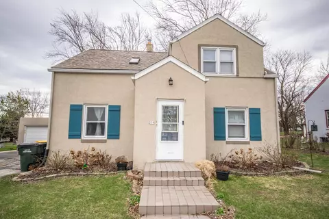 239 W Paradise, West Bend, WI 53095