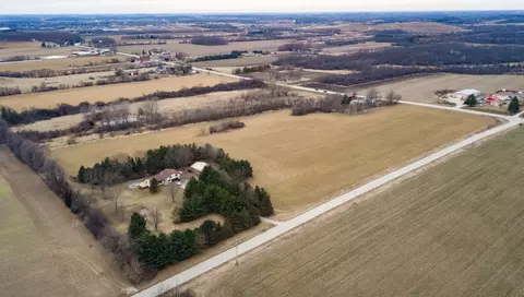 n6319 Hilltop Lane, Farmington, WI 53038