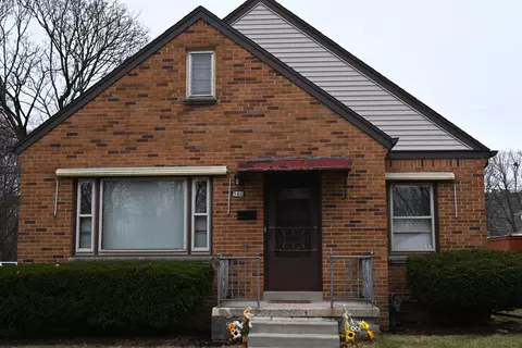 566 N 106th, Wauwatosa, WI 53226
