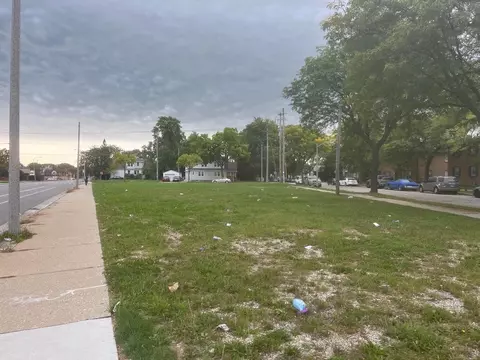 4915 N Hopkins, Milwaukee, WI 53209