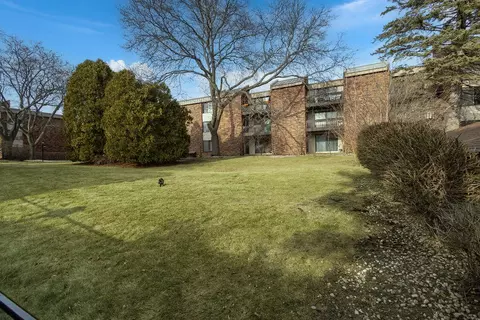 2200 W Good Hope #317, Glendale, WI 53209