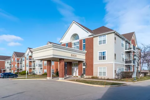 6905 67th #214, Kenosha, WI 53142