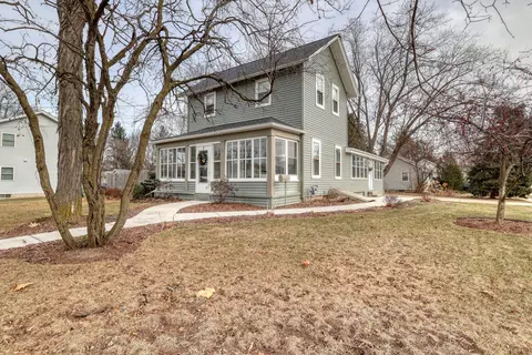 739 S Silver Lk, Oconomowoc, WI 53066
