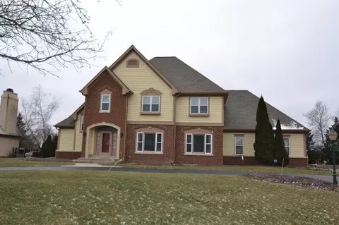 803 N Pinyon, Hartland, WI 53029