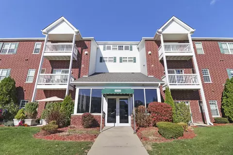 6000 S Buckhorn #303, Cudahy, WI 53110