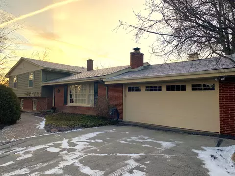 2709 W Hickory, Mequon, WI 53092