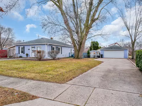 317 W Roberta, Waukesha, WI 53186