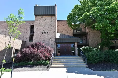 3838 N Oakland #268, Shorewood, WI 53211