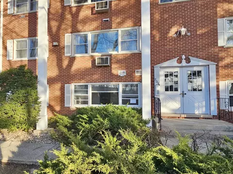 205 Country Clb #1A, Lake Geneva, WI 53147
