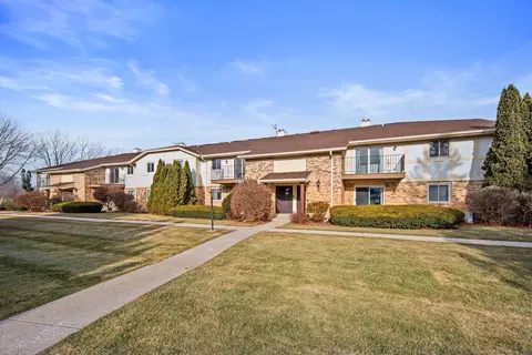 3545 E Oakshire #2E, Oak Creek, WI 53154