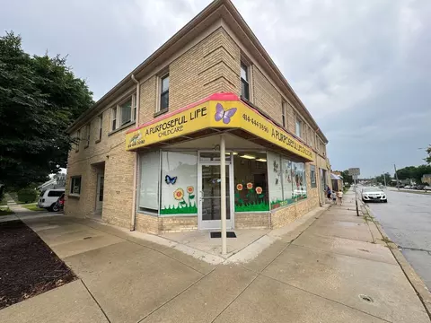 3075 N 72nd, Milwaukee, WI 53210