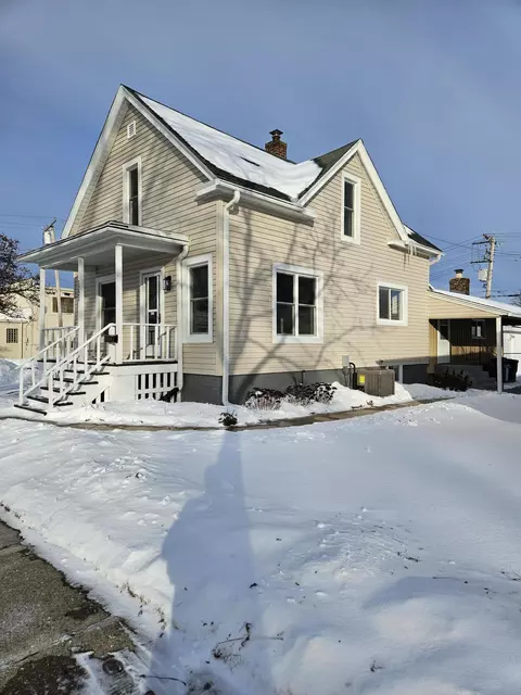 1221 Hayes, Racine, WI 53405