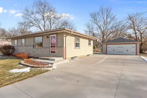 8720 S 16th, Oak Creek, WI 53154