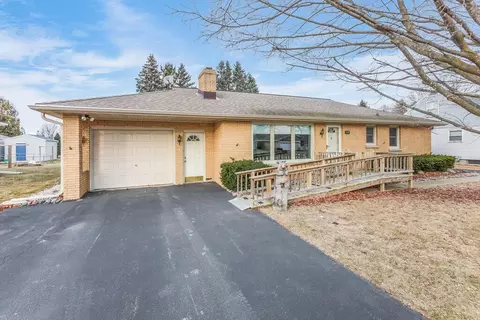 418 Birchwood, Francis Creek, WI 54214