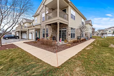 n16w26532 Meadowgrass #A, Pewaukee, WI 53072