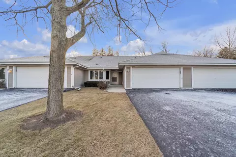 7417 W Mequon Sq, Mequon, WI 53092