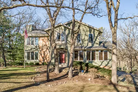 s83w32938 S Oak Tree, Mukwonago, WI 53149