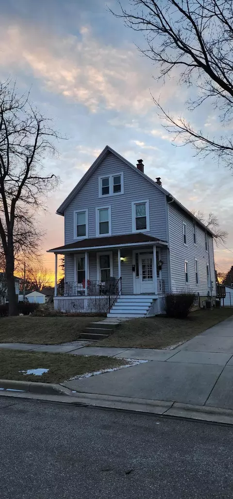 705 N Milwaukee #707, Port Washington, WI 53074