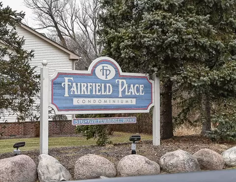 652 Pewaukee #B, Pewaukee, WI 53072