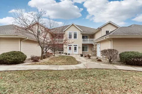 w398n6077 Autumn Woods #28, Oconomowoc, WI 53066