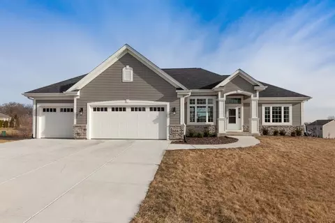 684 Brockway, Mukwonago, WI 53149
