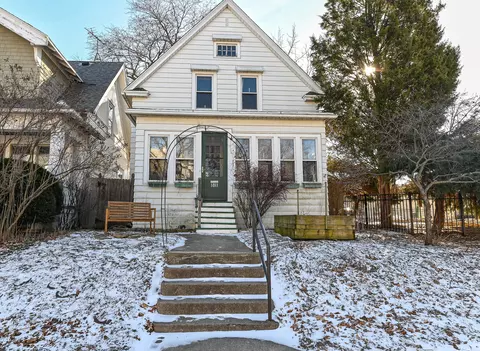 1811 Estes, Milwaukee, WI 53207