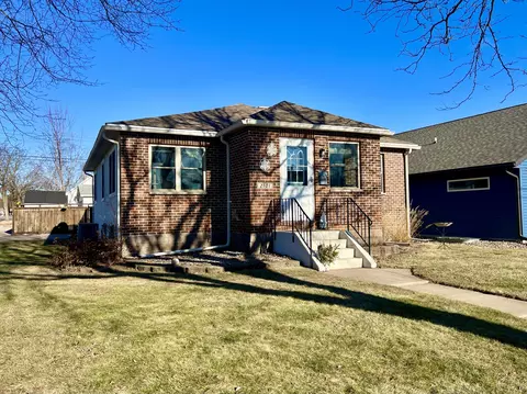2101 Green Bay, La Crosse, WI 54601