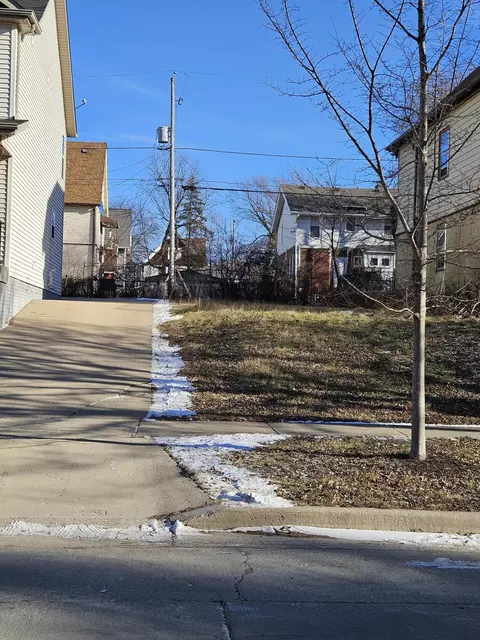 2566 N Palmer #2568, Milwaukee, WI 53212