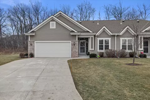 4784 S Lindenwood, New Berlin, WI 53151
