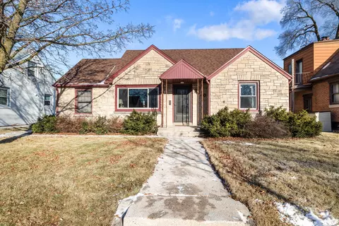 2010 Broadway, Sheboygan, WI 53081