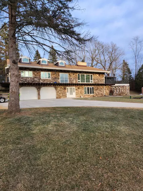 4680 N Friess Lk, Richfield, WI 53033