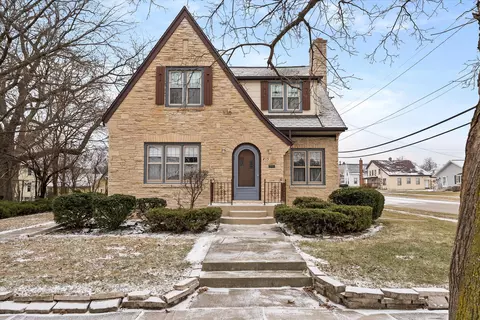 215 Dayton, Mayville, WI 53050
