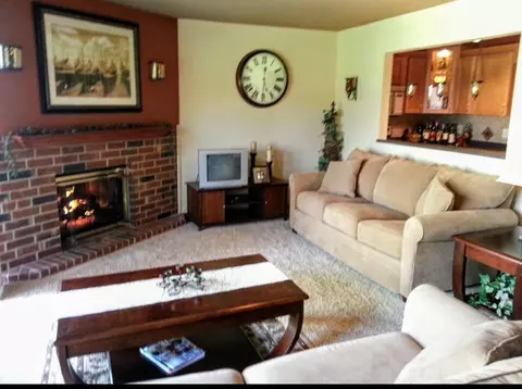 60 Lausanne #60-03, Geneva, WI 53147