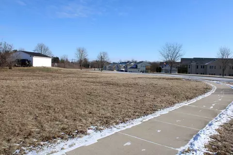 706 Ojibwe #708, Kewaskum, WI 53040