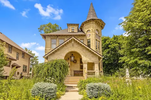 3402 W Saint Paul, Milwaukee, WI 53208