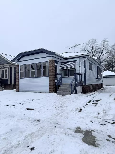 3716 Lindermann, Racine, WI 53405