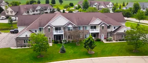 9200 66th #121, Pleasant Prairie, WI 53158
