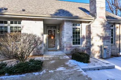 15245 Watertown Plank #8, Elm Grove, WI 53122