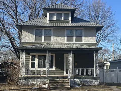 1521 Charles, La Crosse, WI 54603