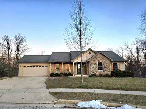 465 Hunters Gln, Johnson Creek, WI 53038