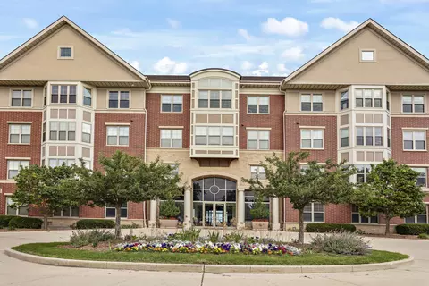 4110 S S Lk #243, Saint Francis, WI 53235
