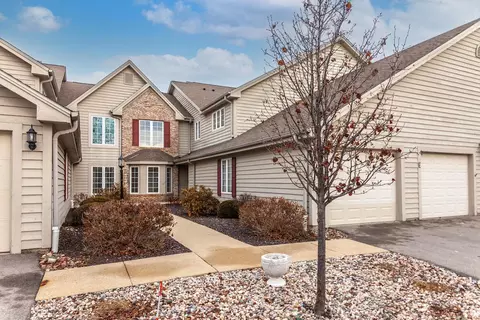 152 Westfield #E, Pewaukee, WI 53072