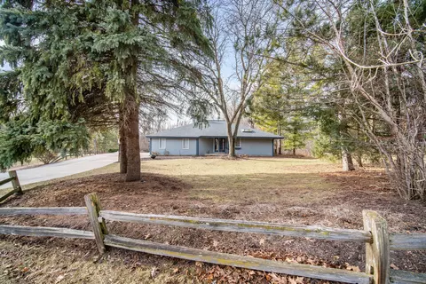 w238n4683 Woods Edge, Pewaukee, WI 53072