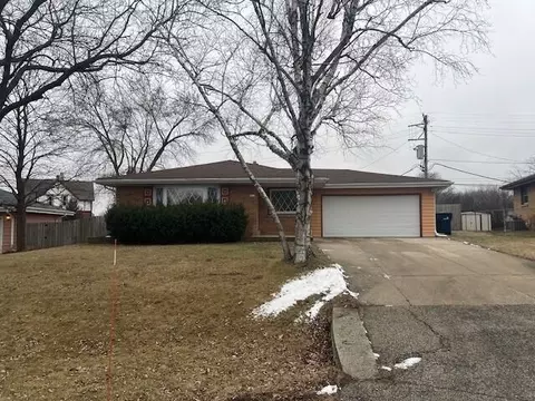5319 W Hemlock, Milwaukee, WI 53223