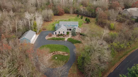 s95w33250 Hickorywood, Mukwonago, WI 53149