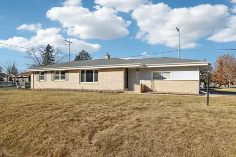 7765 N Edgeworth, Milwaukee, WI 53223