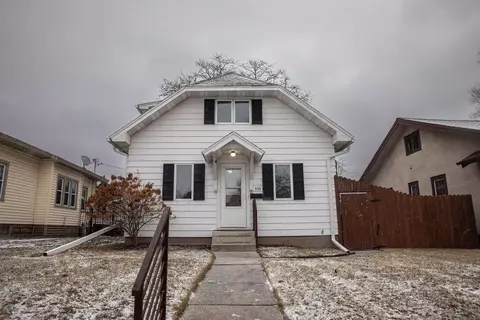 339 23rd, La Crosse, WI 54601