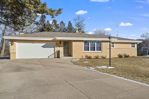664 Aberdeen, Hartland, WI 53029