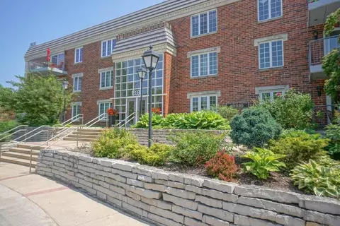 13335 Watertown Plank #216, Elm Grove, WI 53122